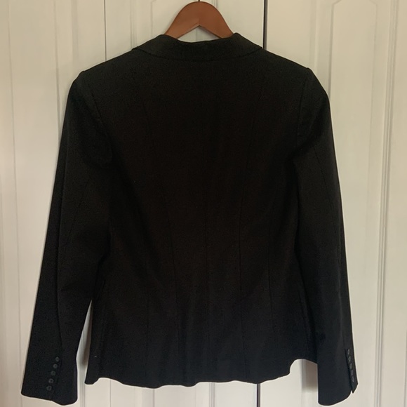 Black single breasted blazer. Tailored fit. Size 13 - Picture 4 of 4